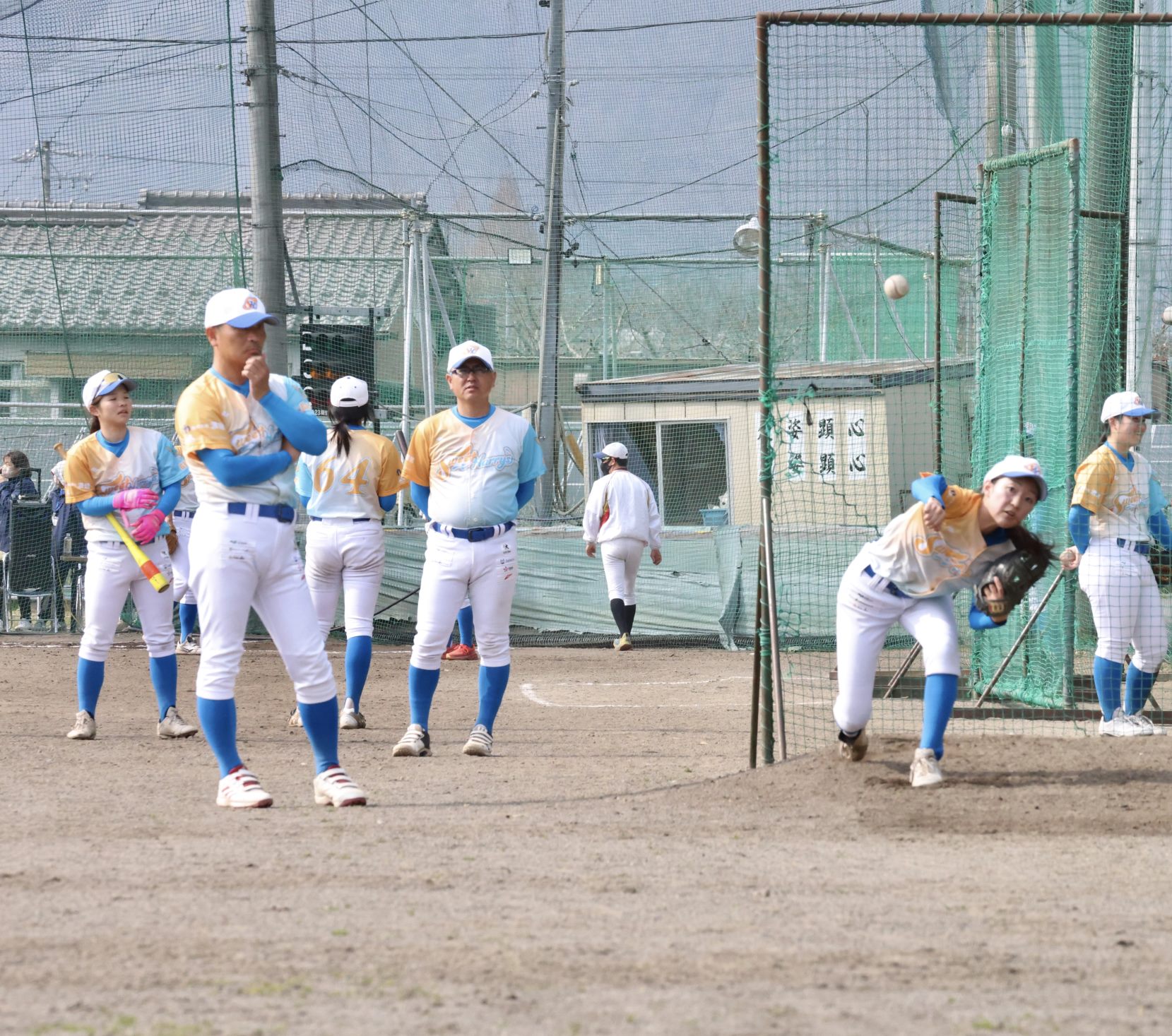 練習中の岐阜水都ハリーズの選手